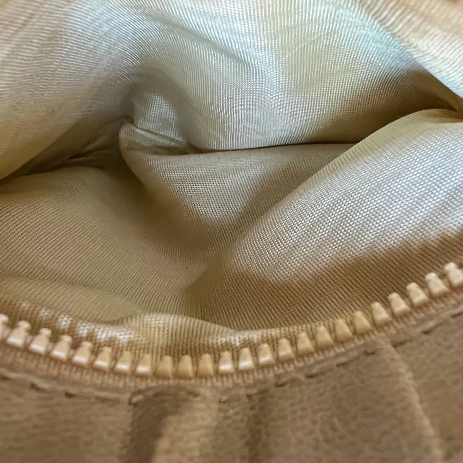 CELINE Cream and Tan Leather Crossbody Bag - Image 8