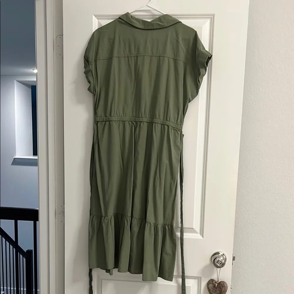 Elegant Green Button - Image 3