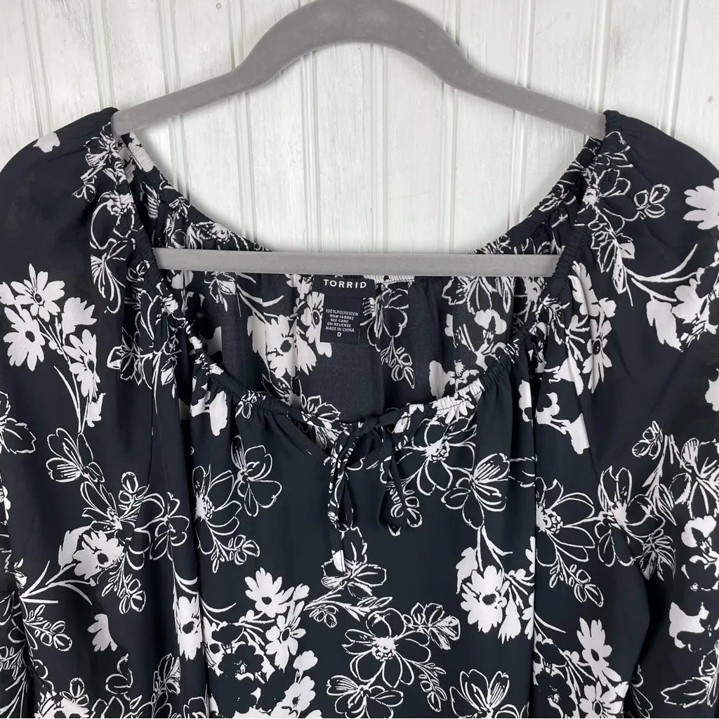Torrid Floral Bell Sleeve Georgette Blouse Women's Size 0X Large Black and White - Image 5