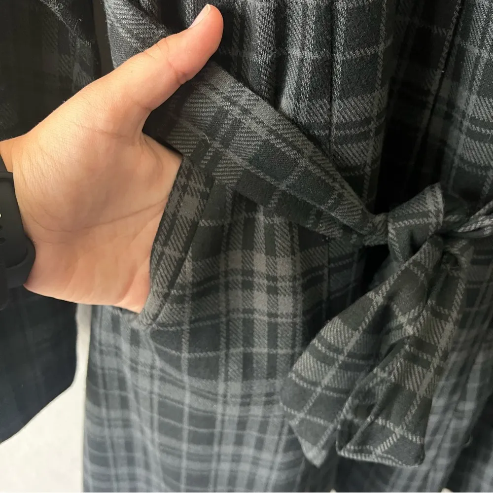Torrid Black and Grey Plaid Trench Coat Size 1 - Image 4