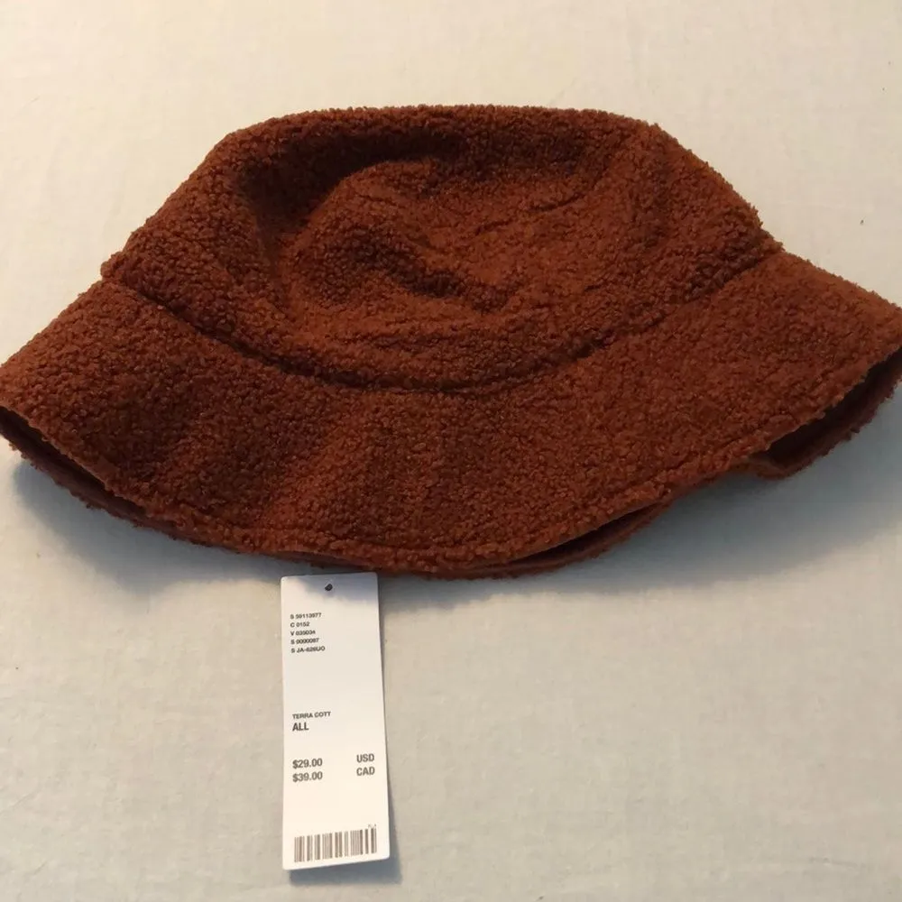 NEW  bucket hat, reverse to wear, faux suede and sherpa - Image 2