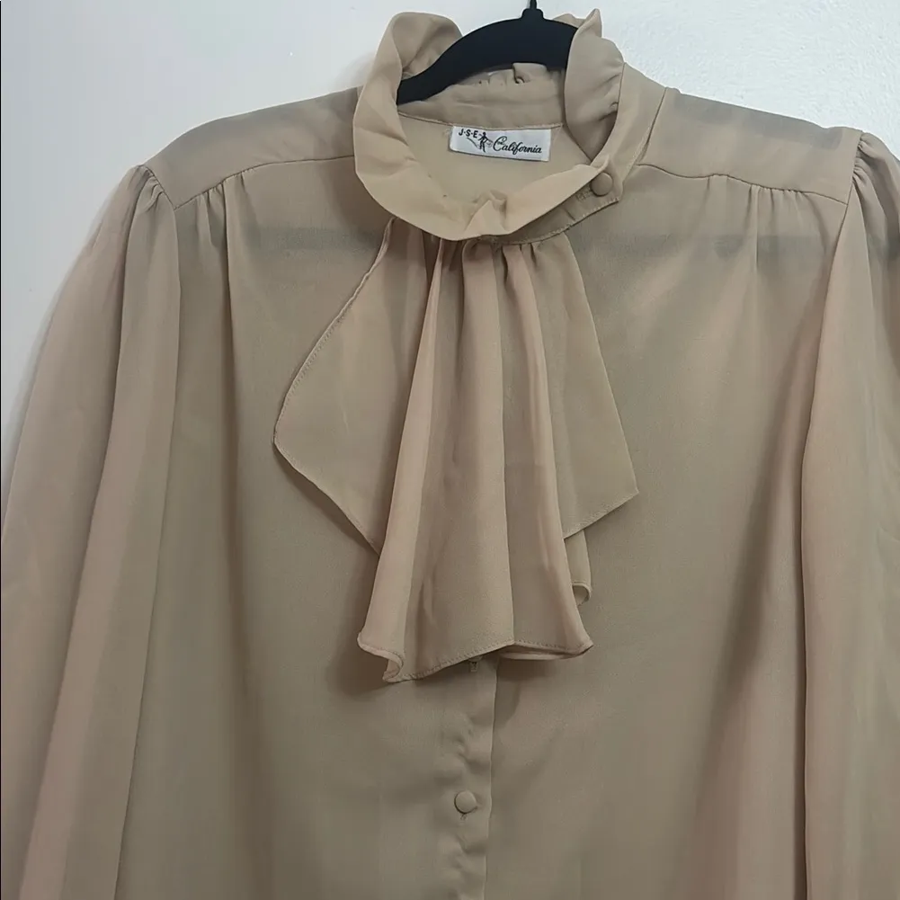 Elegant Cream J - Image 2