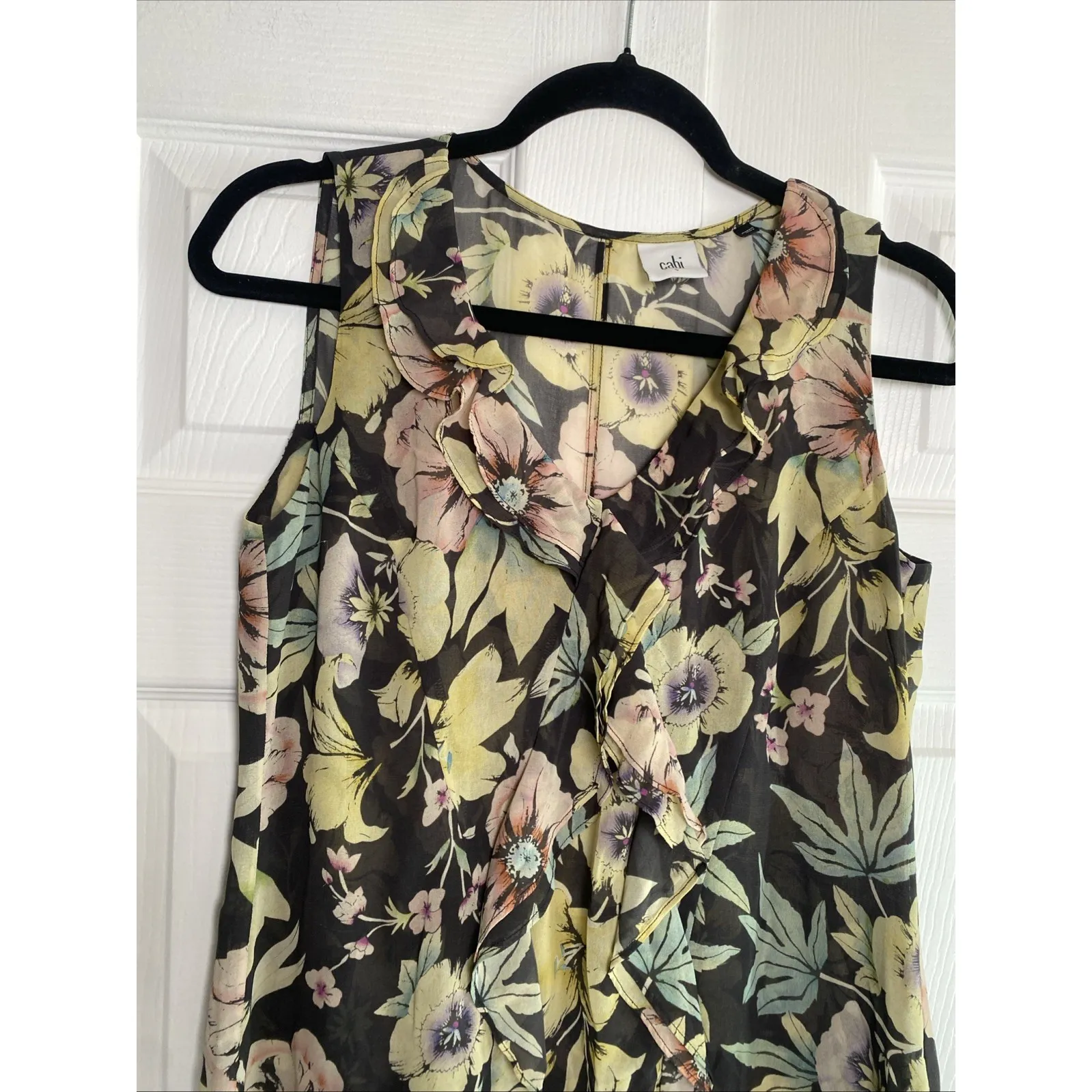 Cabi Womens Small Gray Floral Ruffle Osaka Nights Garden Cottage Sleeveless Top - Image 2