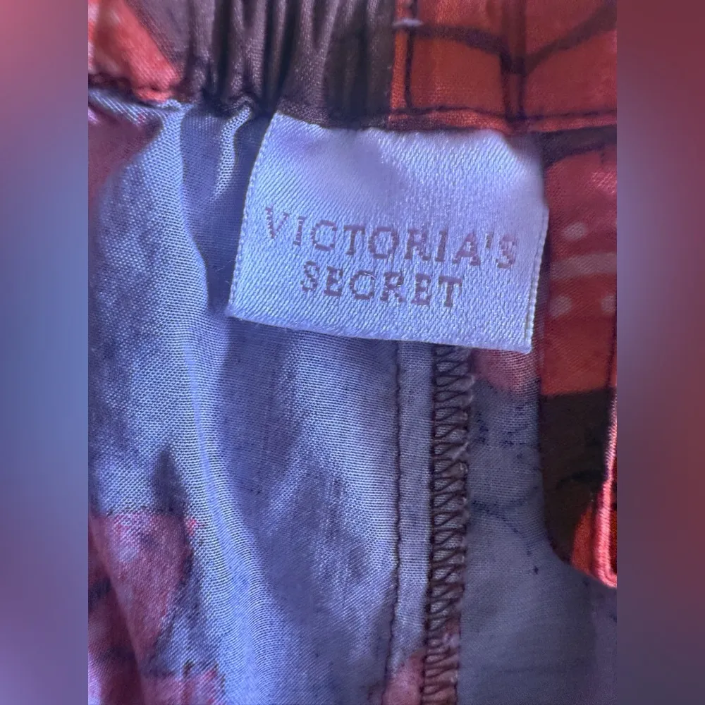 Victoria's Secret Black and Orange Casual Pants with Floral Design - Image 6