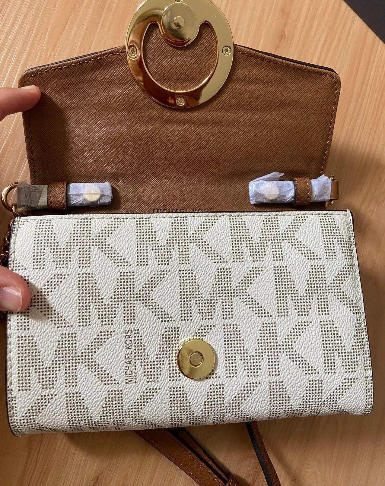  Micheal kors  PVC Hudson LG Phone Crossbody  Vanilla  - Image 10