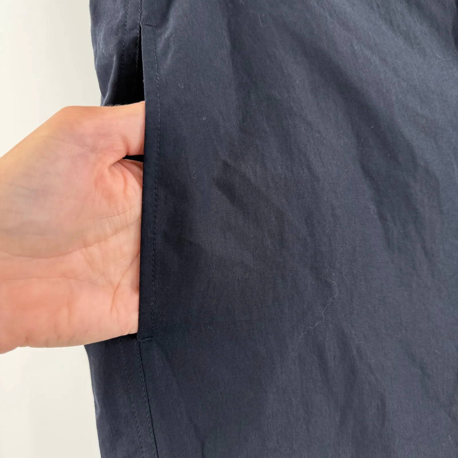 VINCE Pants Size 8 Seamed Fluid Navy Dark Marina NWT Designer Luxury Lightweight - Image 8