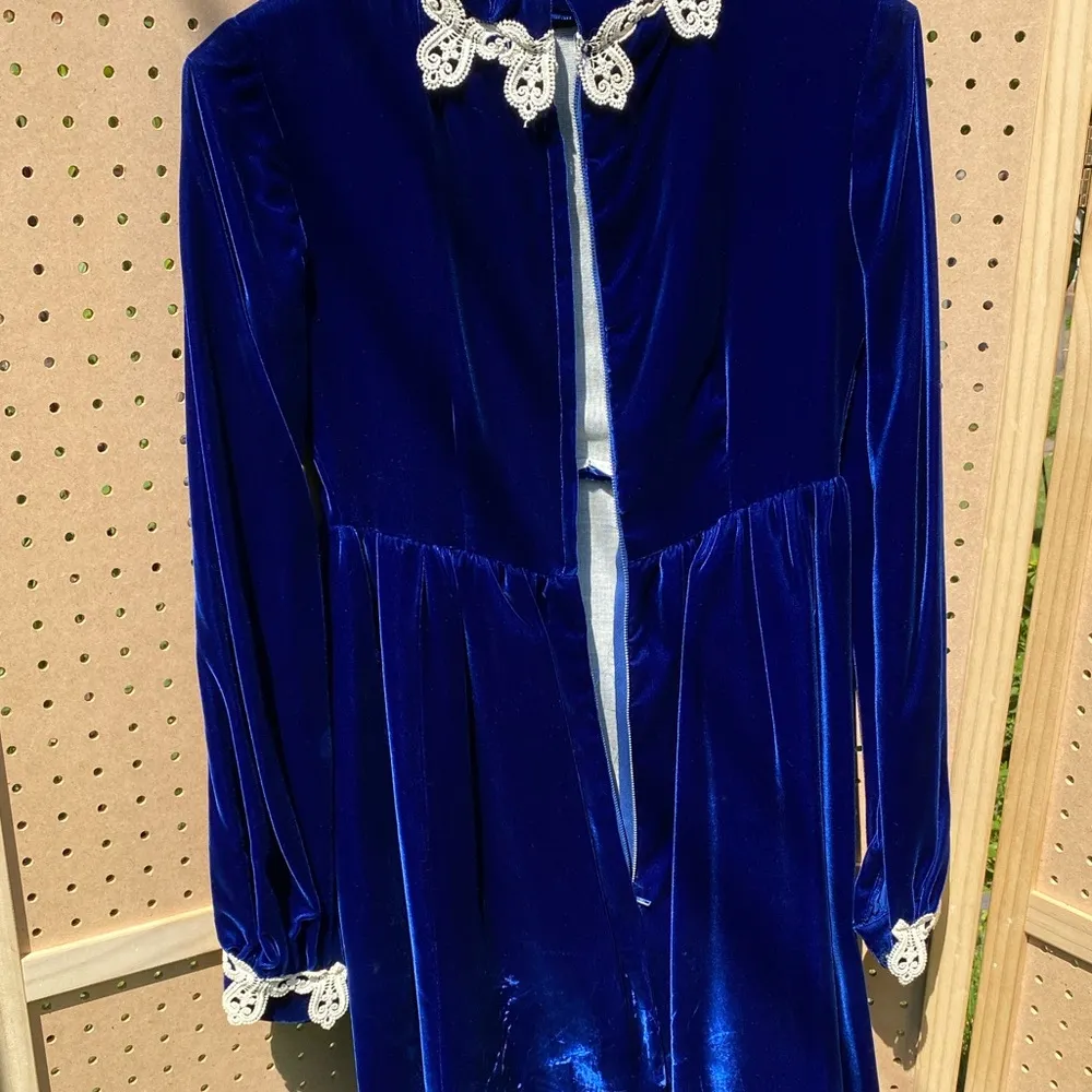 Vintage Blue Velvet  long sleeve Gown with White lace trim - Image 6