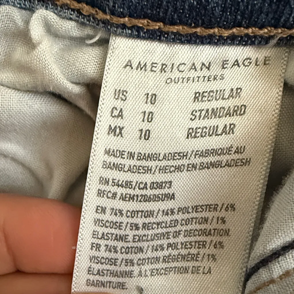 American Eagle Medium Wash High Waisted Mom Jeans Size 10 - Image 6