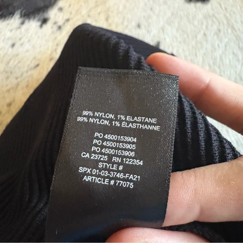 ARITZIA BABATON‎ Black Sculpt Knit Criss Cross Cropped Ribbed Tank Top Size S - Image 8