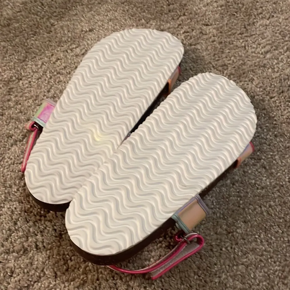 - New wonder nation holographic cork strapping sandals size 6 - Image 4