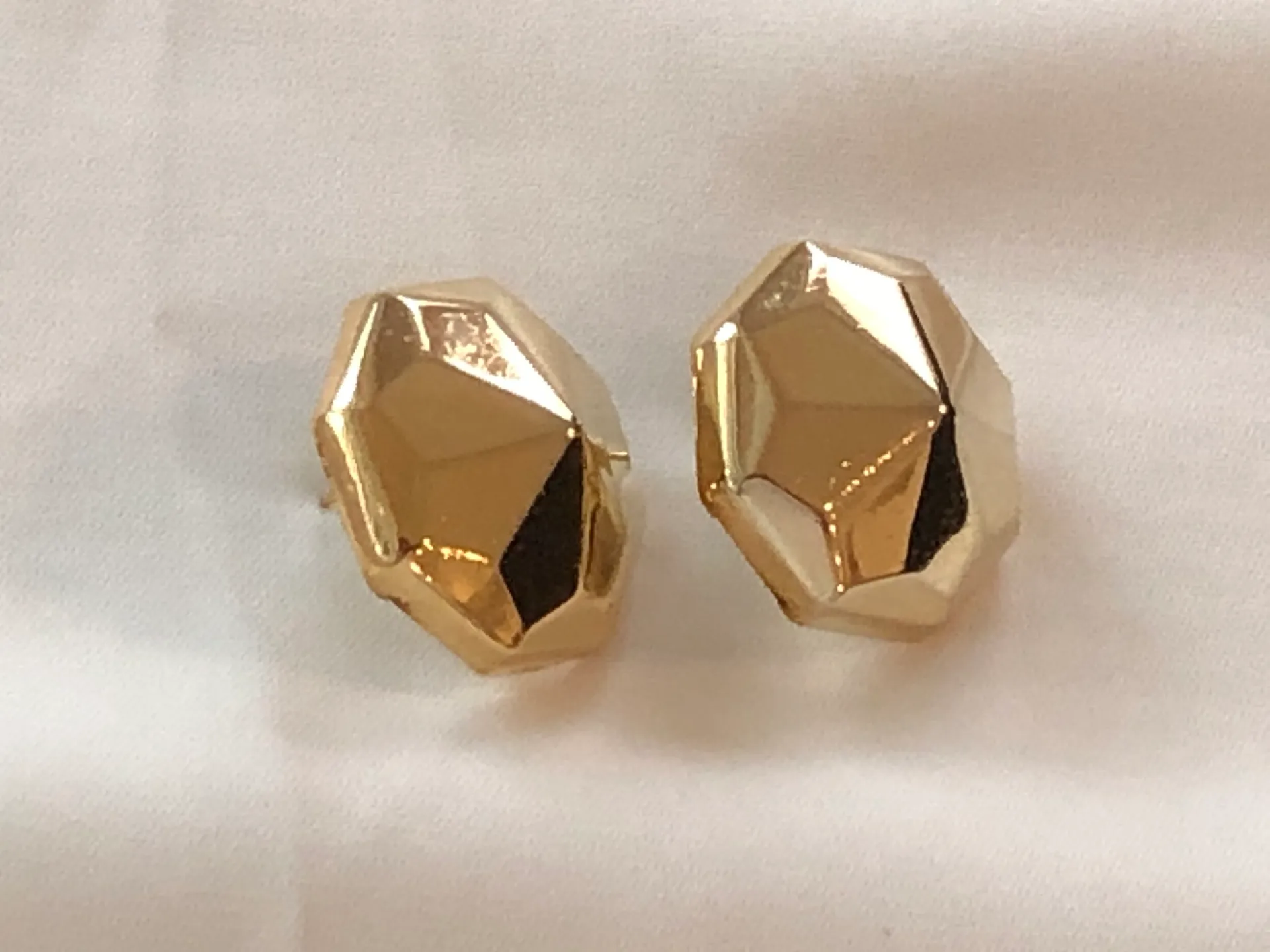 FABulous Vintage Pierced Earrings Faceted Gold Tone Metal Pointed Domes - Image 3