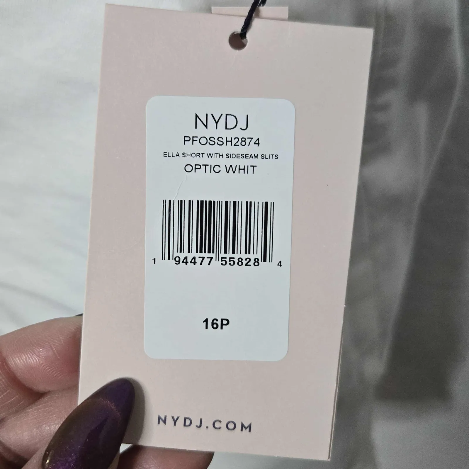 NYDJ Ella Short with Sideseam Slits in Optic White Size 16P Lift Lock Technology - Image 3