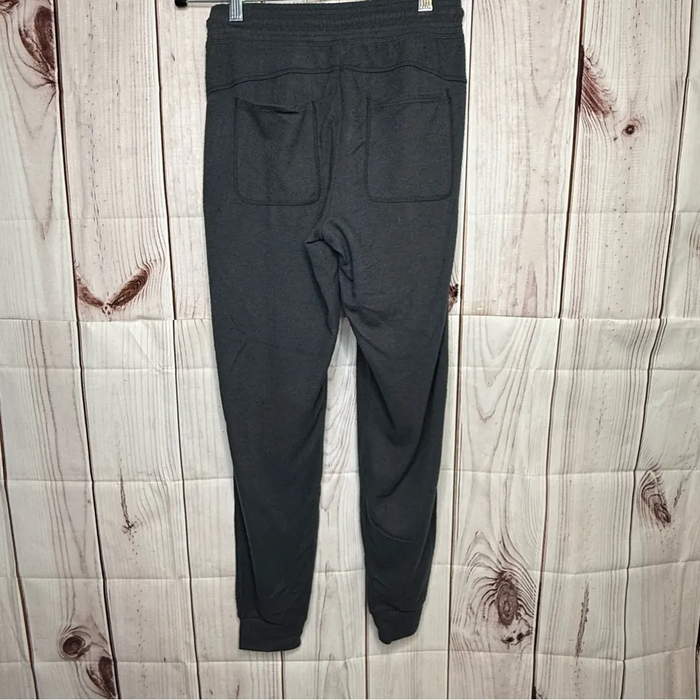 Alo Yoga Soho Sweatpant Anthracite Grey - Image 3