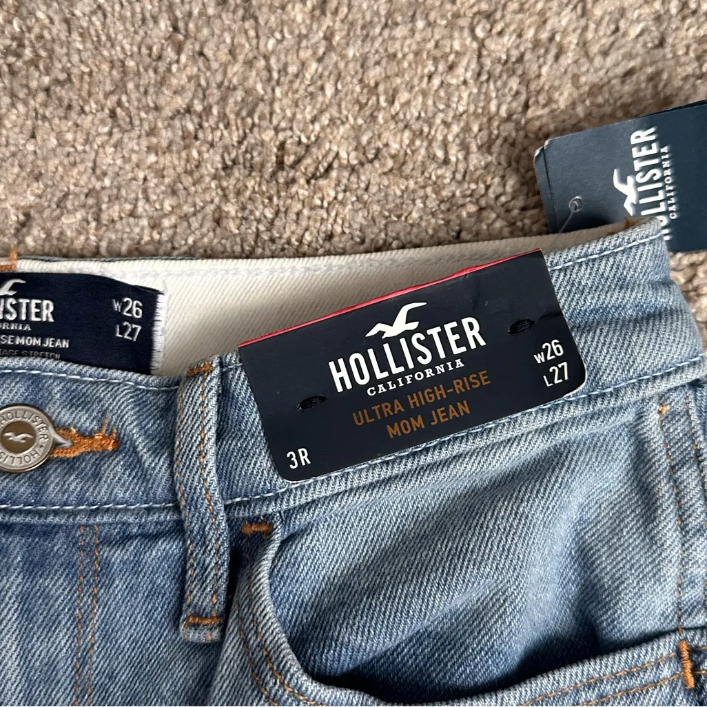 NWT Hollister Two-Tone Blue and White Ultra High Rise Mom Jeans size 3 - Image 3