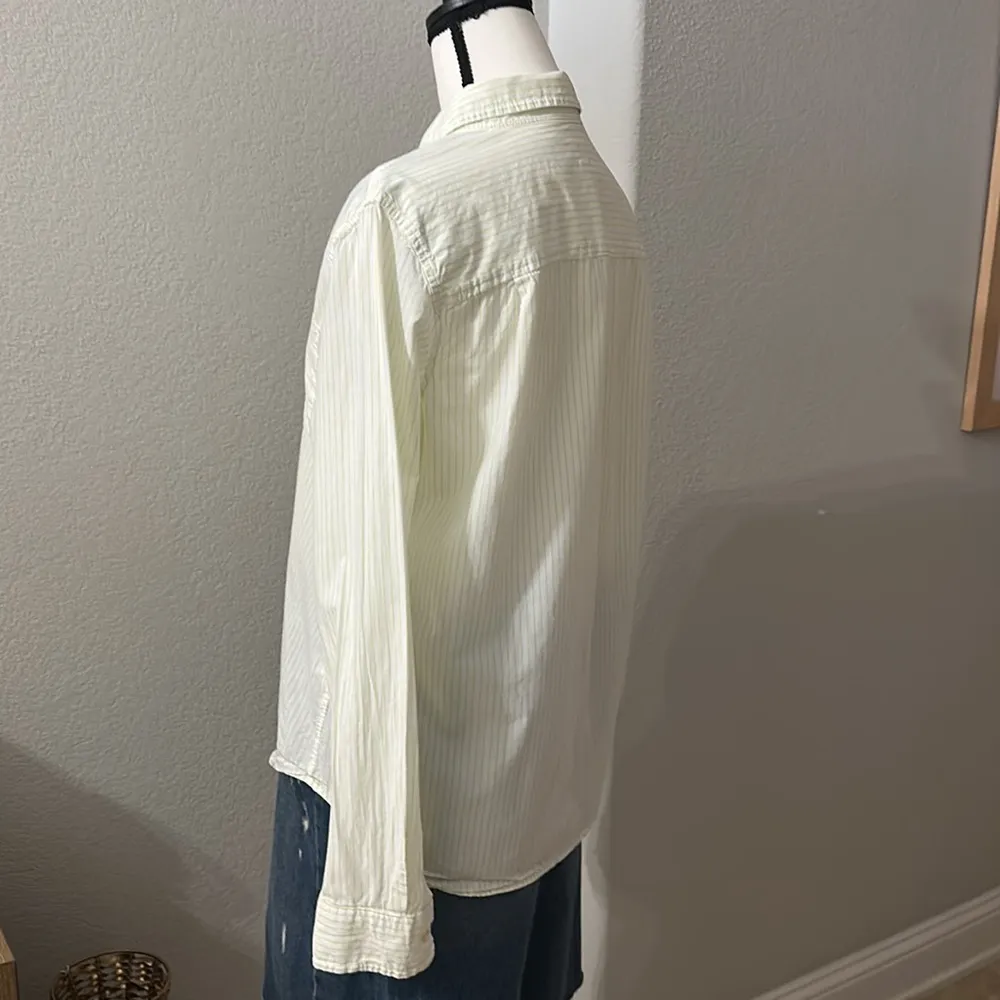 Gap -Button-Down Shirt EUC - Image 3