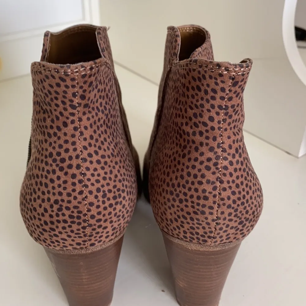 Leapord print zip up booties. - Image 5