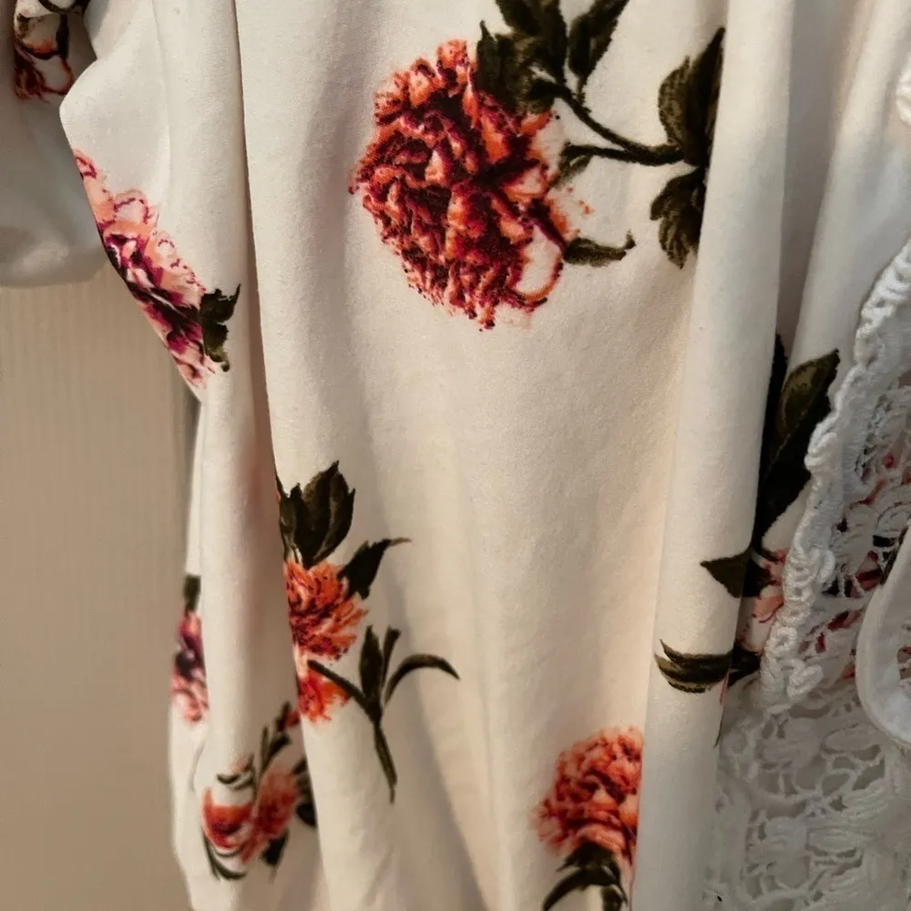 Rue21 Cropped Blouson Rose Print Top - Image 4