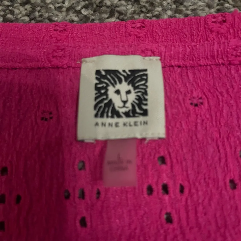 Anne Klein Pink Eyelet Business Casual Short Sleeve Shirt Blouse L - Image 2