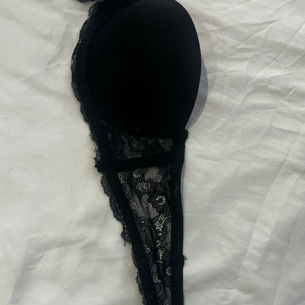 Elegant Black Lace Strapless Bra Size undefined - Image 2