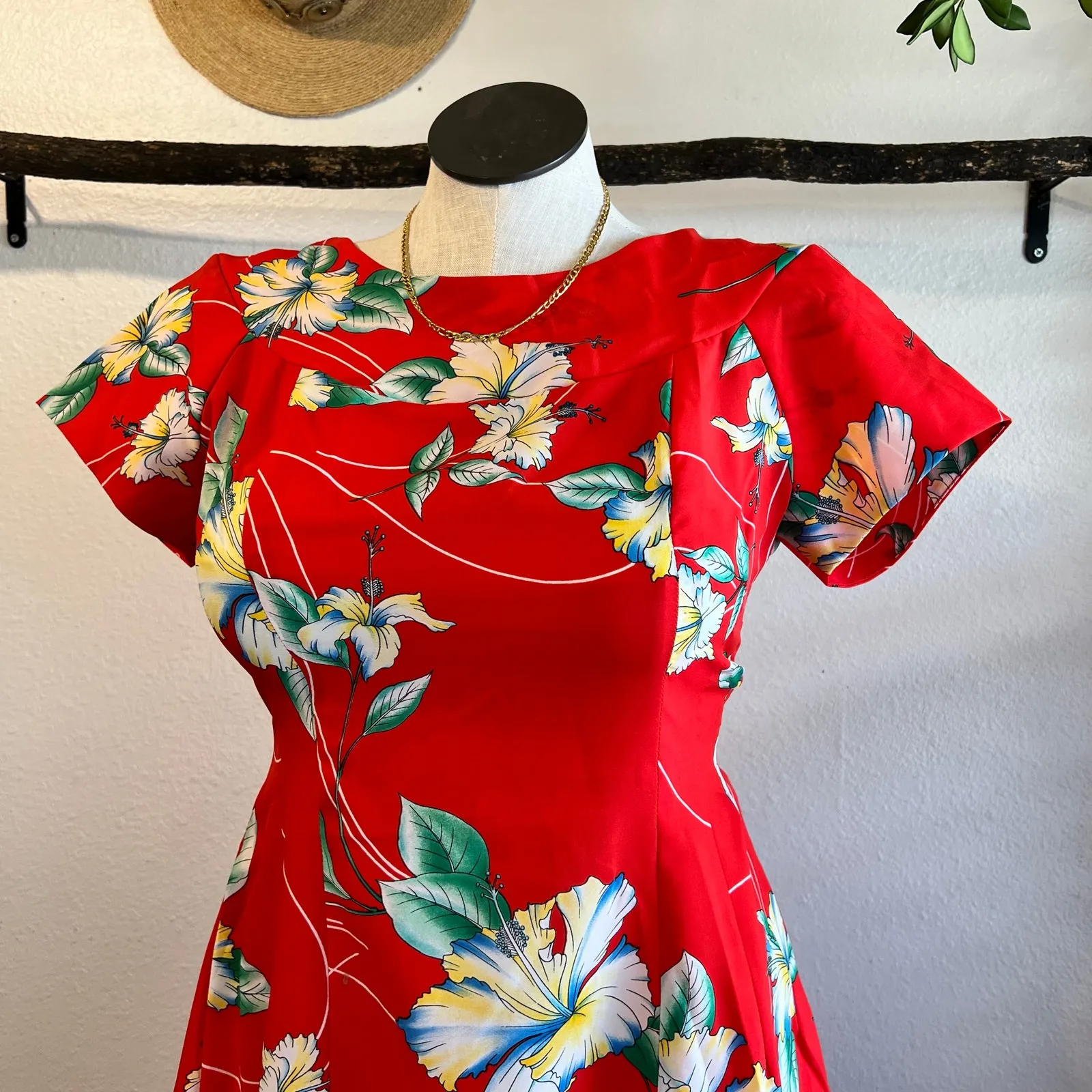 1970s Made in Hawaii Island Fashions Tropical Hawaiian Print Maxi Dress Size 12 Red - Image 2