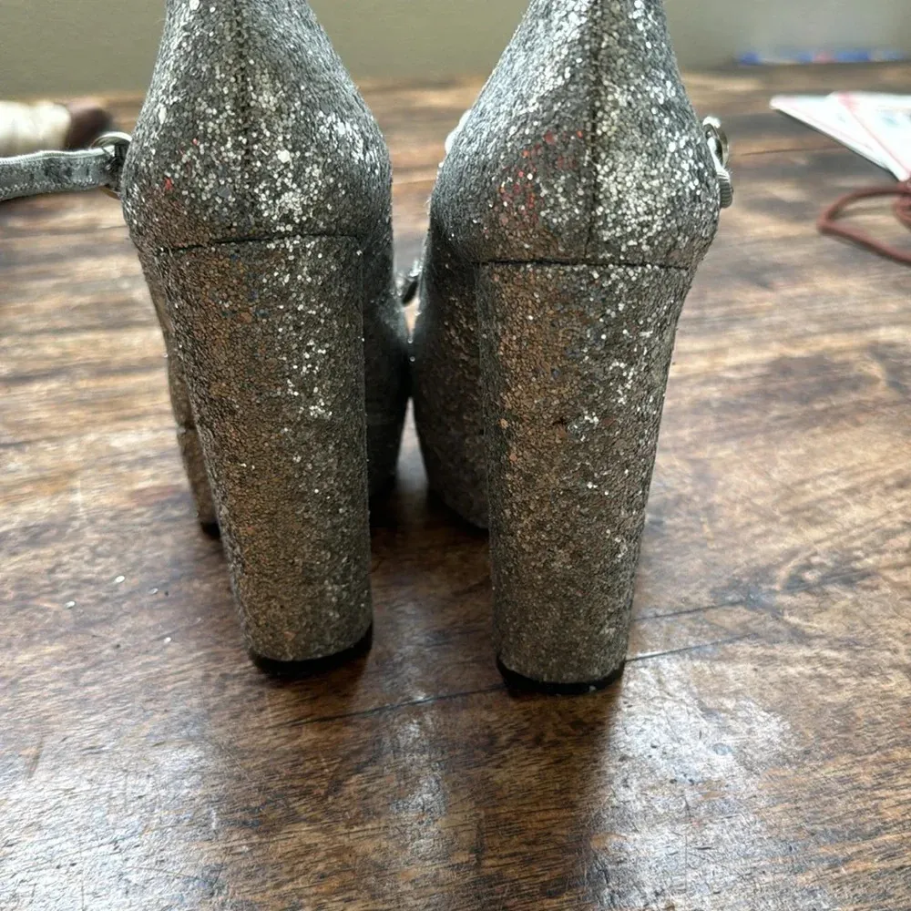 Alice + Olivia Gizelle Silver Glitter Heels
Size 7.5 or 38.5 - Image 8