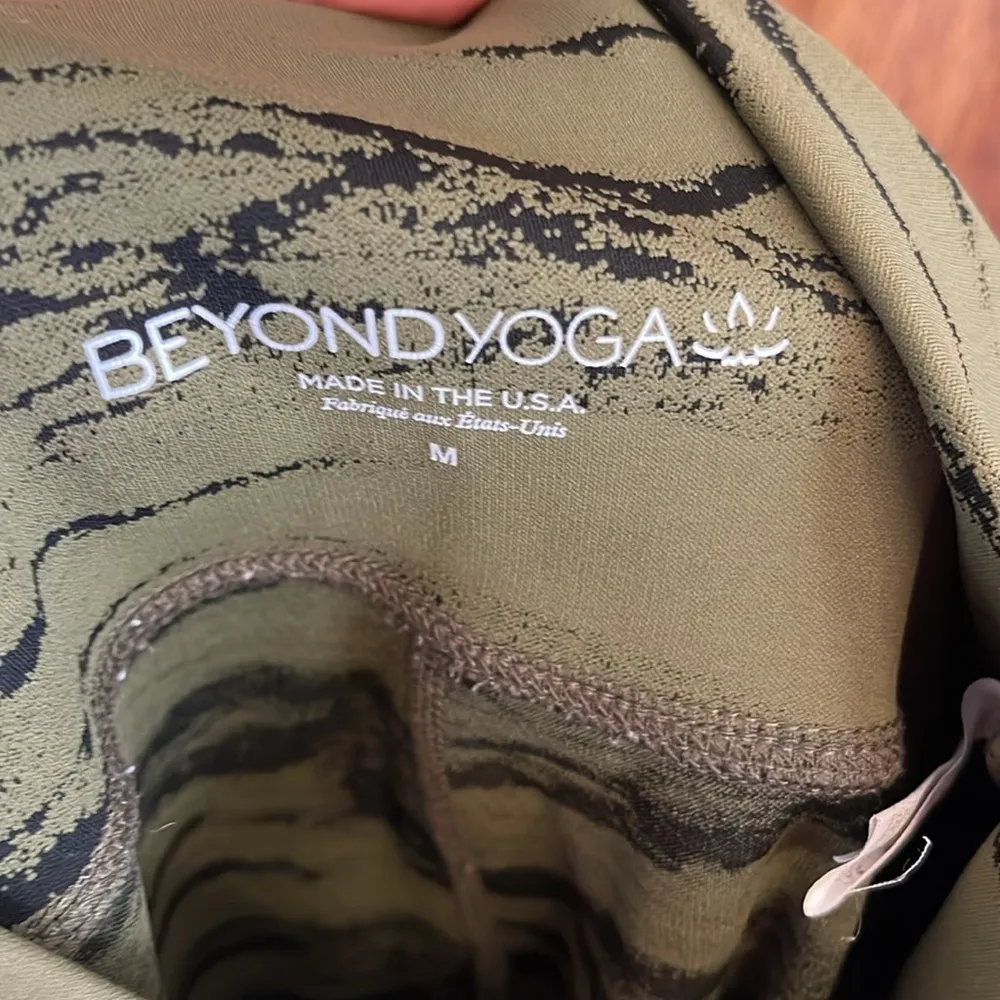 Beyond Yoga Olive and Black Patterned Leggings Jazzercise M - Image 3