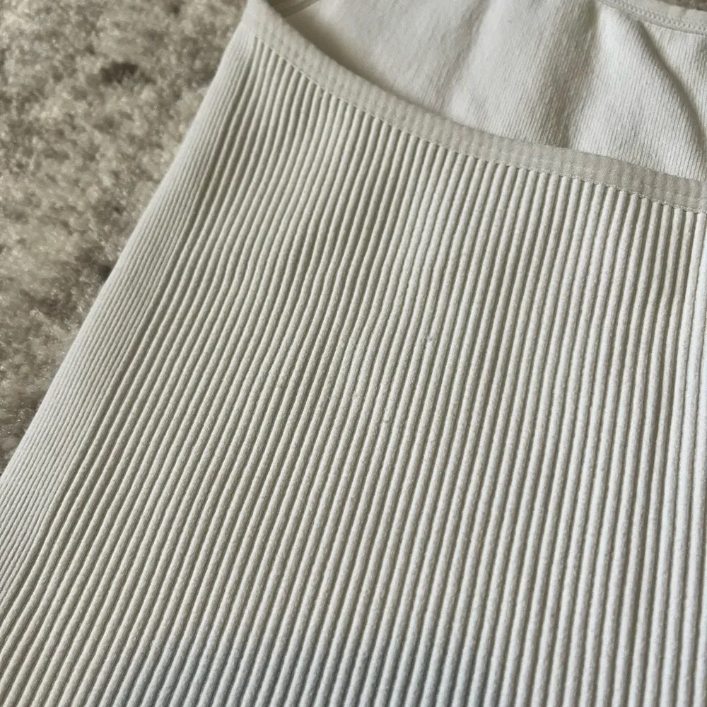 Vuori Simplicity Halter - Image 4