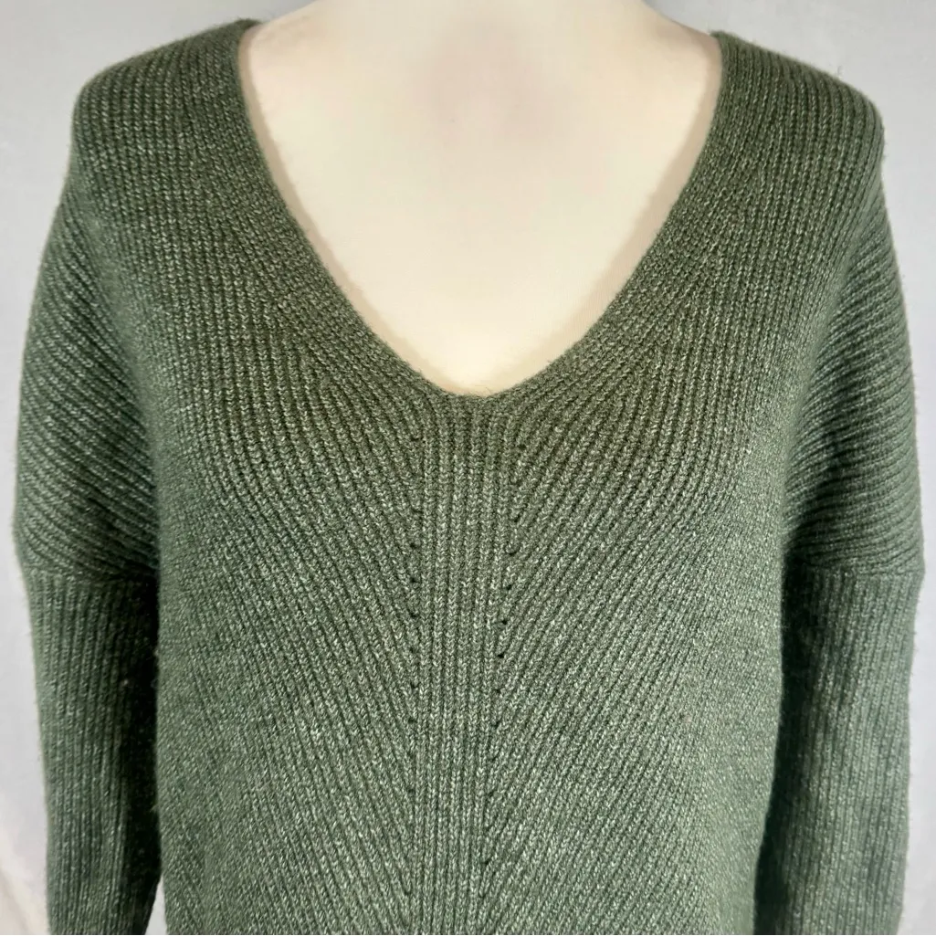 Green vneck dropped shoulder ribbed knit sweater dress size small - Image 4