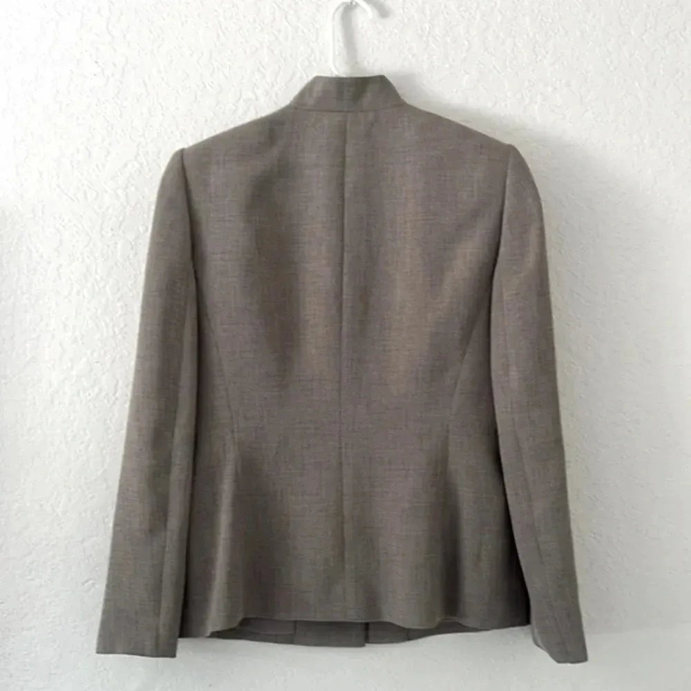 Neutral blazer size 8 Le Suit button down blazer built in shoulder pads - Image 2