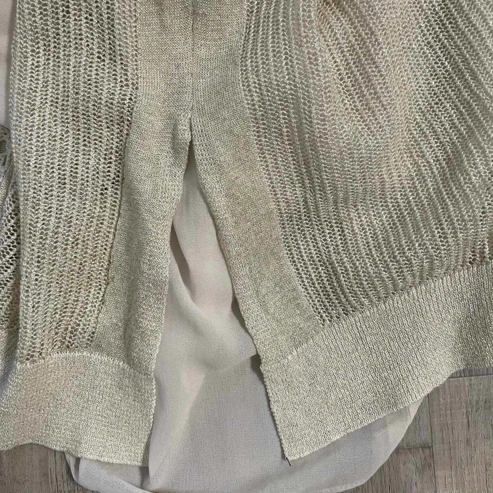 Lucky Brand Metallic V - Image 15