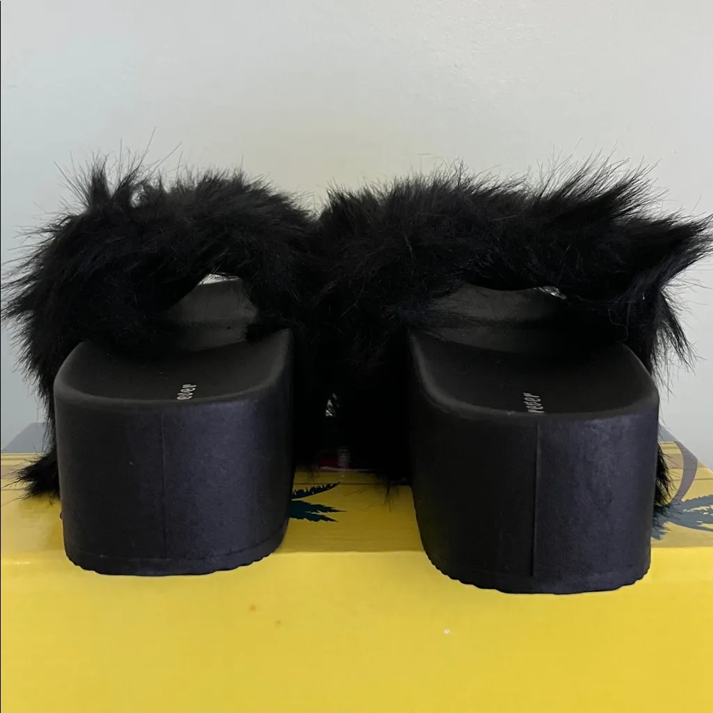 Forever Link Forever Donut Black Fuzzy Platform Slides - Image 8