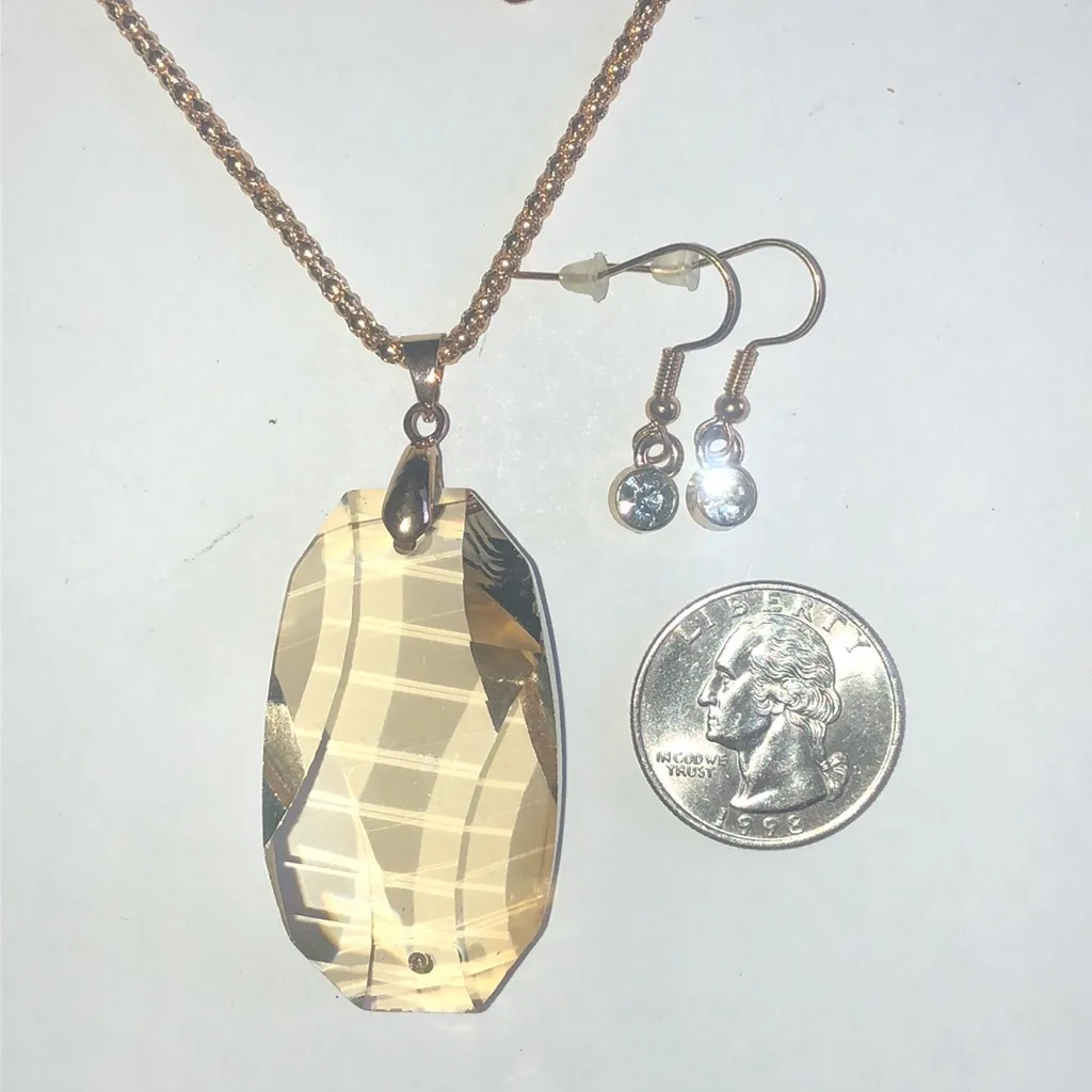 Elegant Gold Tone Faux Crystal Pendant Necklace and Earring Set - Image 5