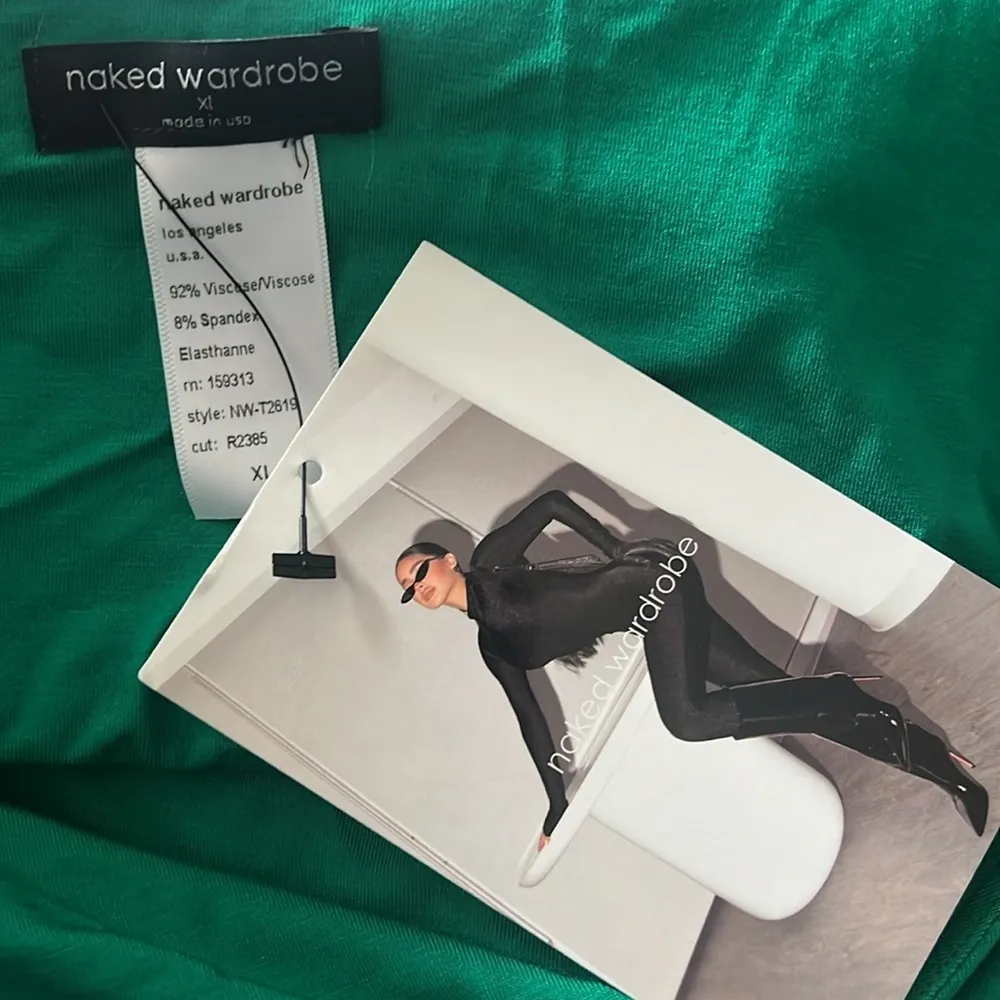 Naked Wardrobe Smooth Side Asymmetric Cropped Top in Kelly Green, NWT, Size XL - Image 3