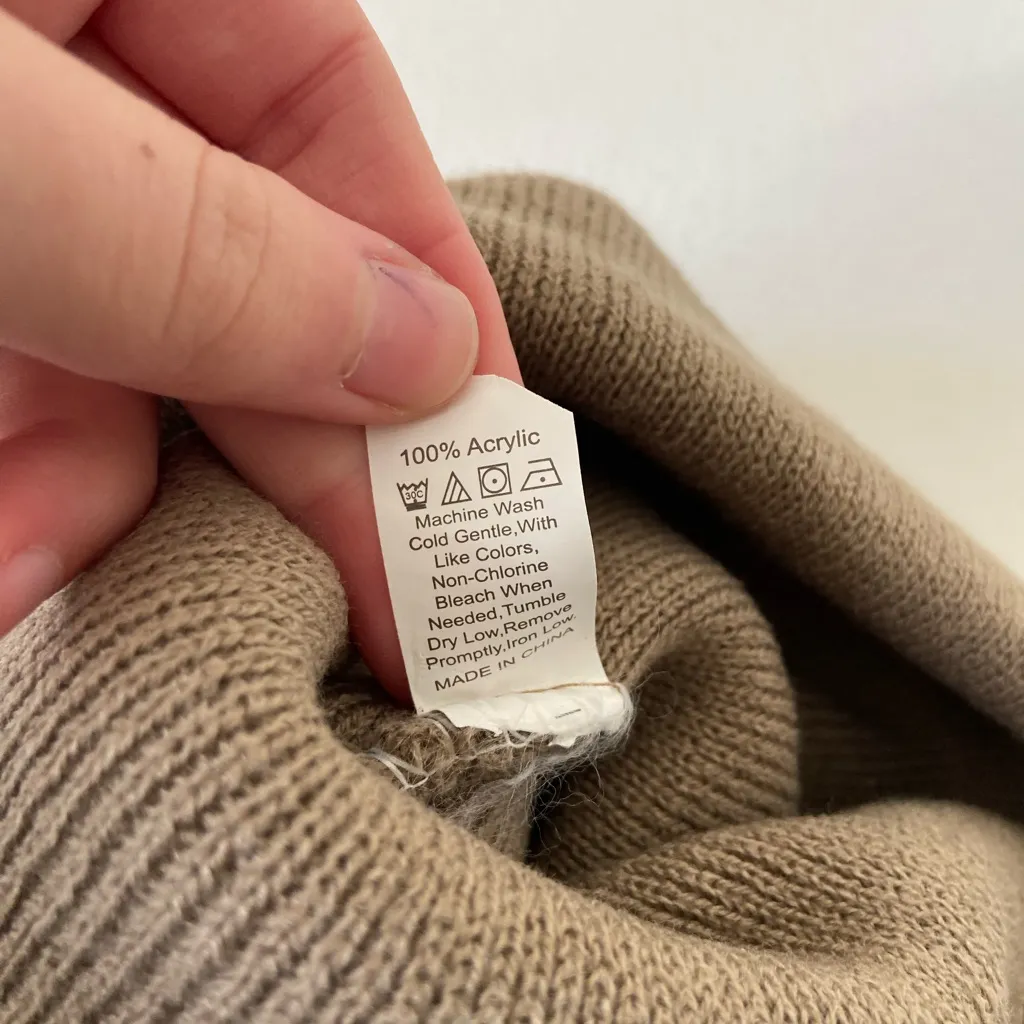 EUC Women’s‎ beige tan knit 100% acrylic stretchy beanie winter hat warm snow - Image 3