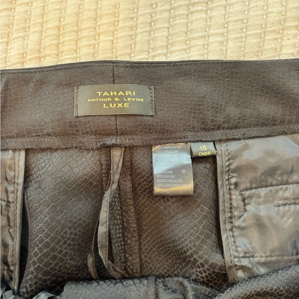 Tahari Arthur S. Levine LUXE NWT Women's Vivian Black Reptile Print Trouser 18 - Image 7
