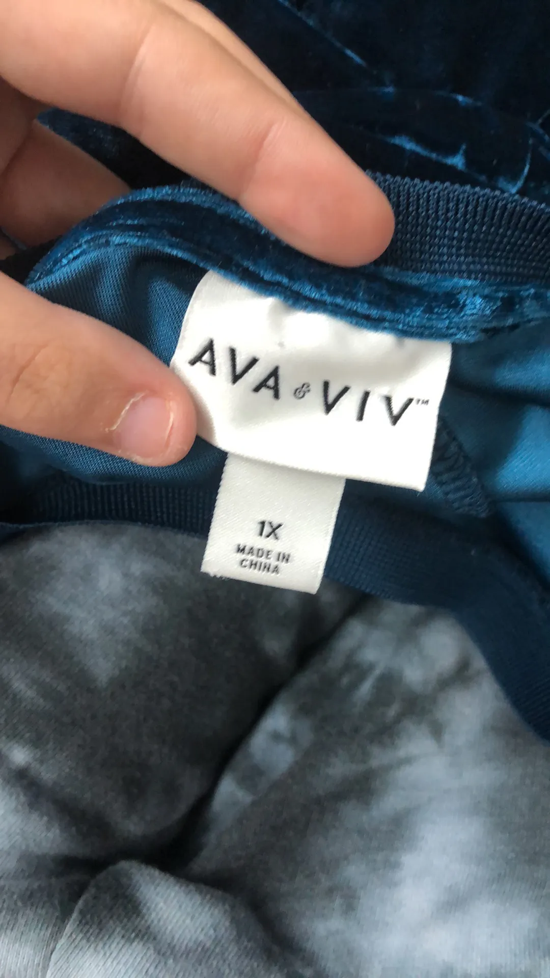 Viv Velvet Tee - Image 3