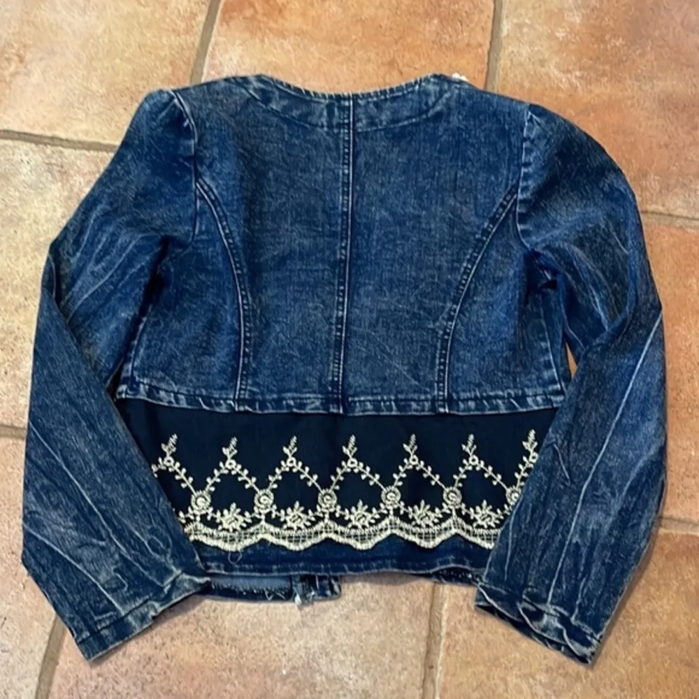 DenimLand pearl rhinestone and lace embellished acid washed denim jacket Size M - Image 6