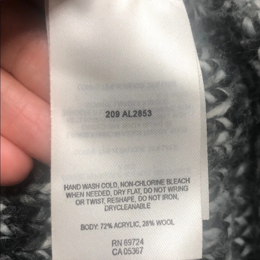 Columbia black, white and grey marled knit sweater - Image 10