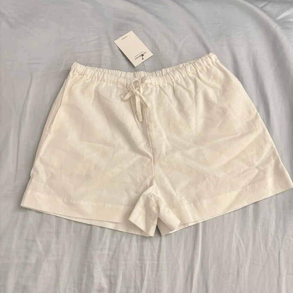 white linen shorts - Image 3
