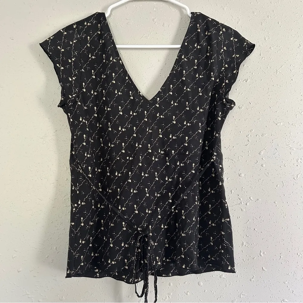 Banana Republic Black Gold Silk Lightweight Blouse Formal Casual Medium - Image 3