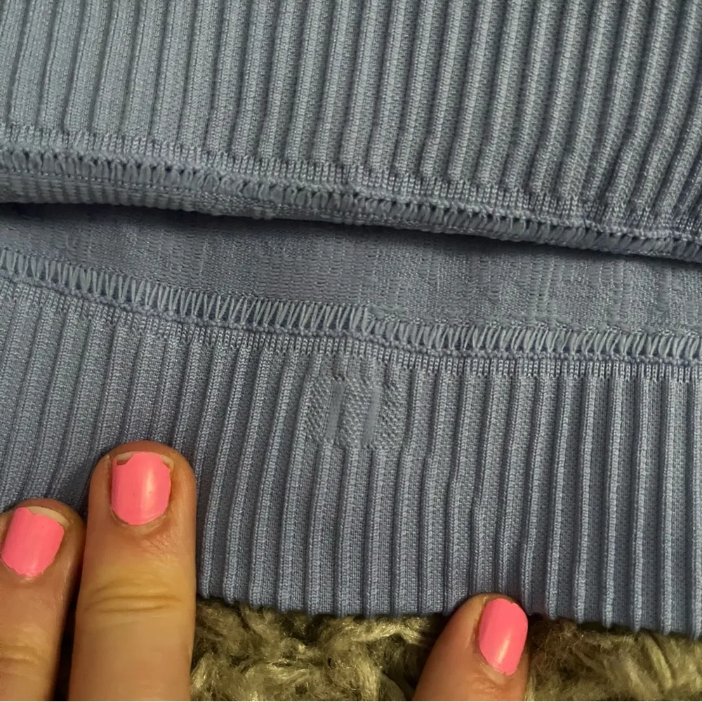 Lululemon blue restless pullover size 6 - Image 2