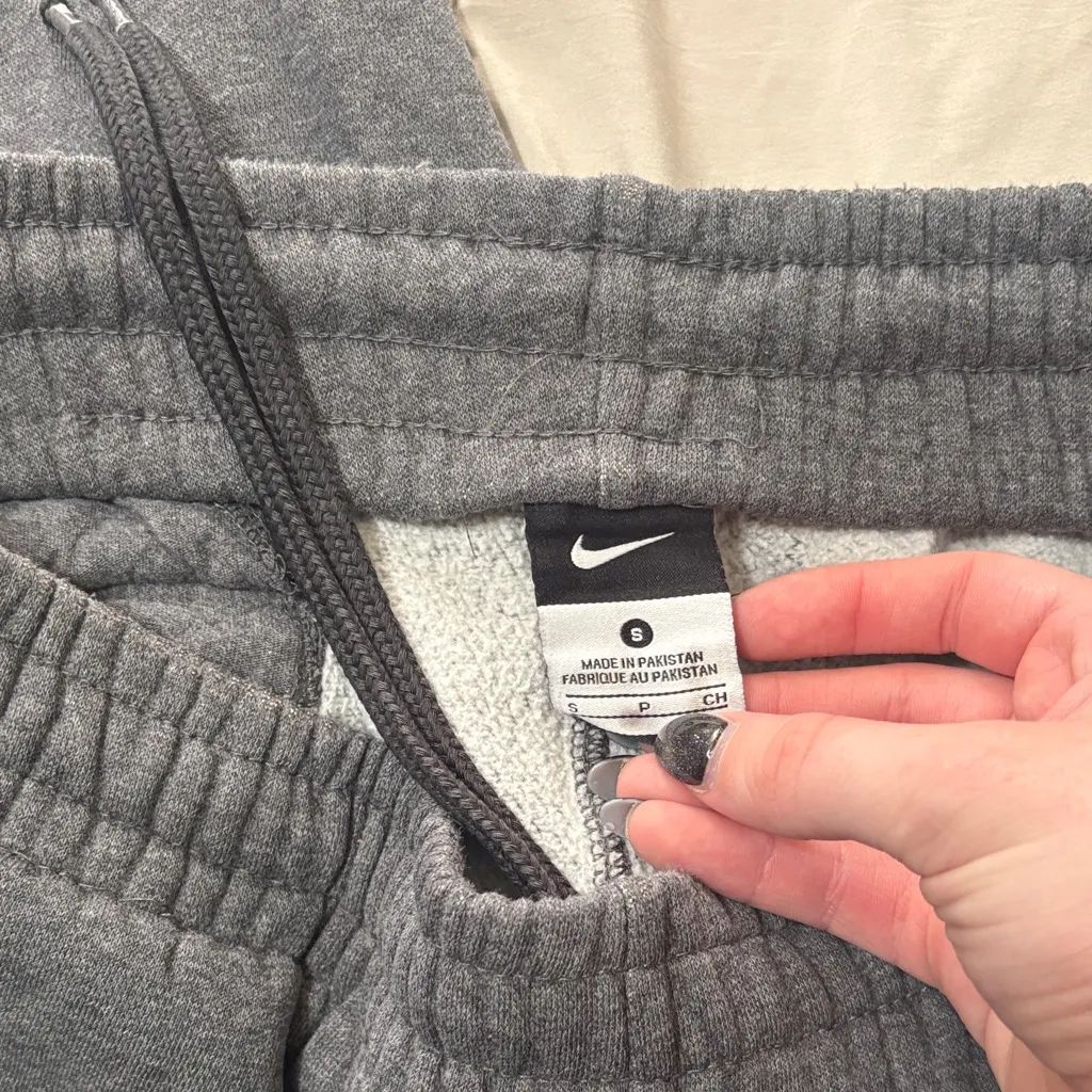 Nike Gray Women's Sweatpants - Image 7