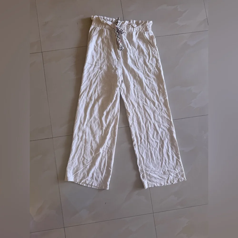 Style Me / Elastic Waist Semi-Sheer Linen Blend Beige Crop Capri Pants - Image 12