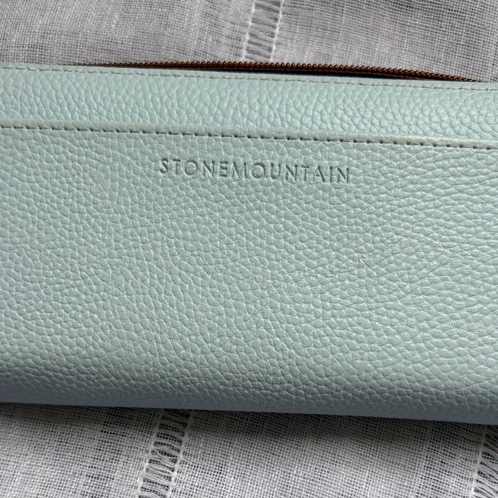Stone Mountain  NWOT Egg Shell Blue Pebbled Wallet - Image 4