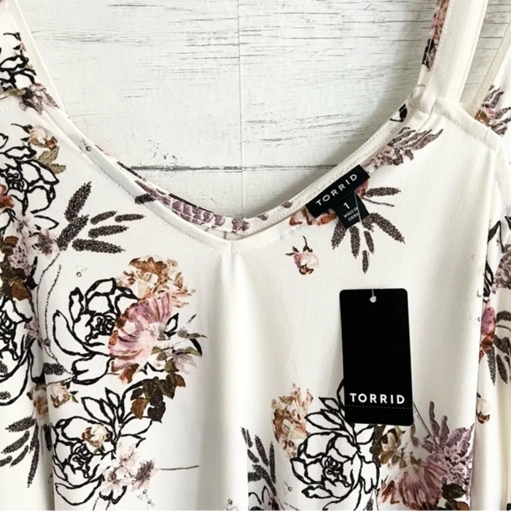 Torrid V-NECK COLD CUTOUT COLD SHOULDER TOP - Image 3