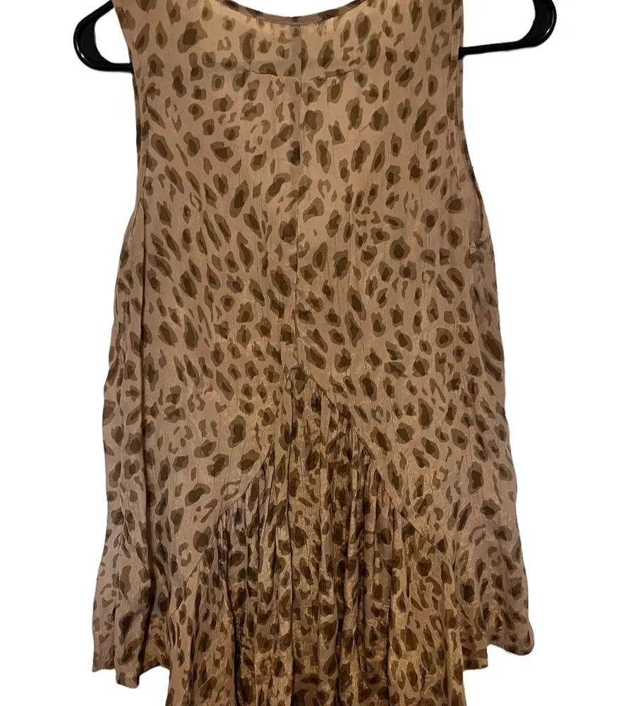 Cecico beige and brown animal print flowy sleeveless blouse size medium - Image 8