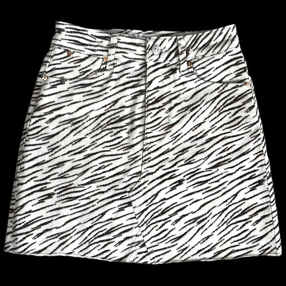 Like New PAIGE Aideen Skirt - Image 3