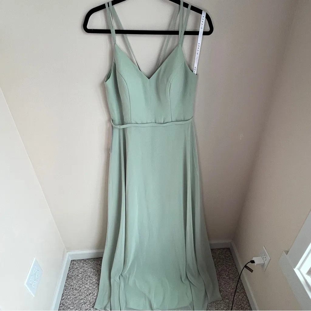 NWT Azazie Janine Bridesmaid Dress Size A6 Dusty Sage Green V Neck Chiffon Gown - Image 6