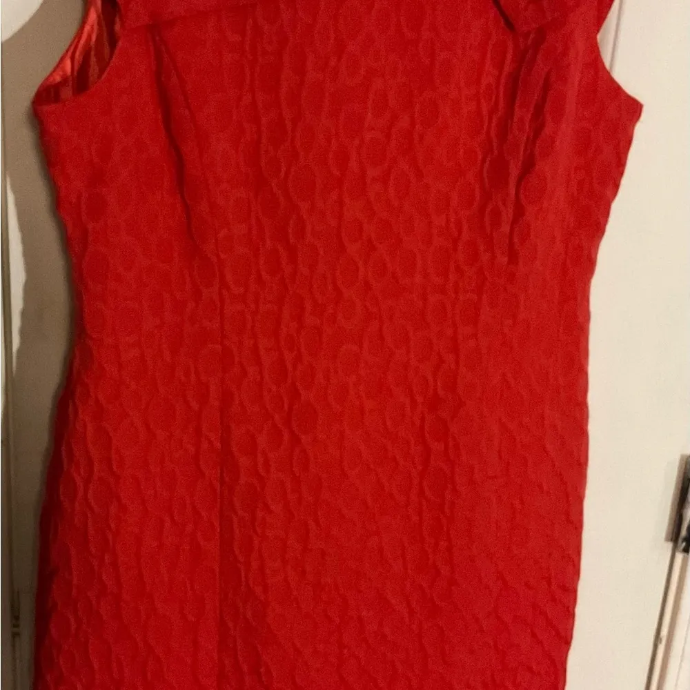 Sandra Darren New  Textured Sheath Dress w/
Bow Accent Oval Geometric Pattern 16 - Image 4