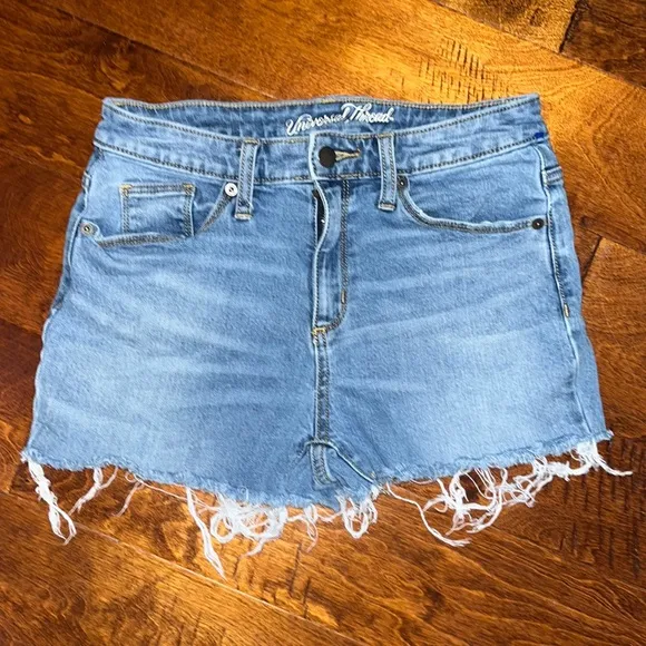 Universal Thread Jean Shorts Size 4/27 R - Image 20